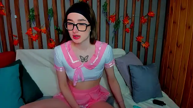 Olivia Grantt online show from 18, 11, 2025