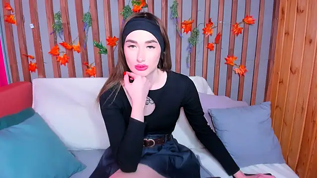 Olivia Grantt online show from 17, 11, 2025