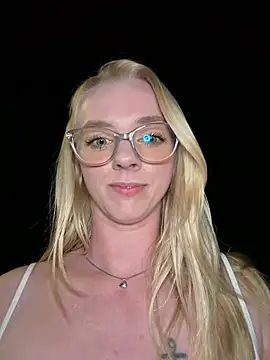Snapshot of LinaLeana chatting on 11, 7, 2026 LinaLeana online show from 11, 7, 2026