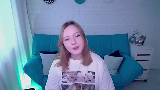 AuroraMour online show from 7, 10, 2025