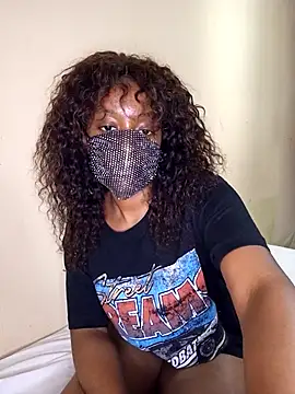 Snapshot of NiaAmour chatting on 9, 11, 2025 NiaAmour online show from 9, 11, 2025