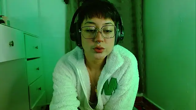 Snapshot of zora_blue777 chatting on 11, 10, 2025 zora blue777 online show from 11, 10, 2025