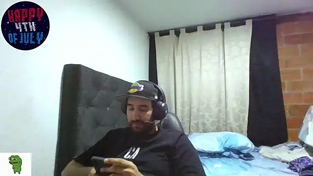Snapshot of coolfriki chatting on 5, 7, 2026 coolfriki online show from 5, 7, 2026
