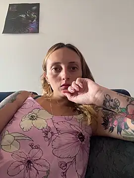 Mia dca online show from 7, 11, 2025