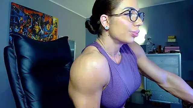 Alesyamuscledollxh online show from 23, 4, 2026