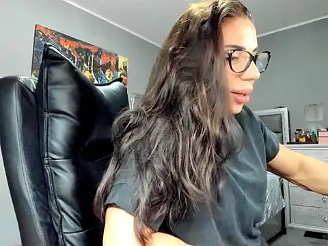 Alesyamuscledollxh online show from 10, 11, 2025