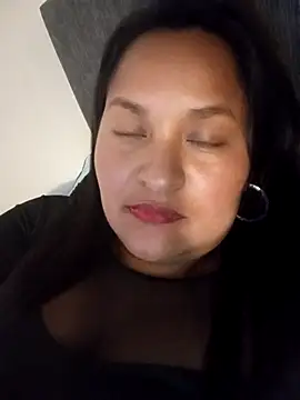 Snapshot of lucia00xx chatting on 5, 4, 2026 lucia00xx online show from 5, 4, 2026