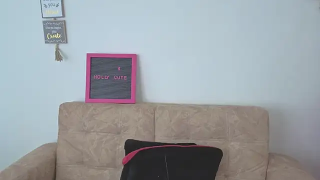 hollycute   online show from 18, 12, 2025