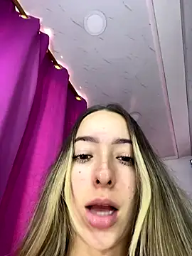 Snapshot of Sophia_rouse chatting on 11, 10, 2025 Sophia rouse online show from 11, 10, 2025