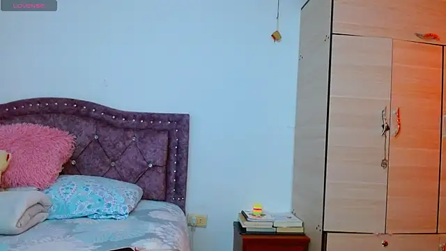 Snapshot of Hanssel_tess chatting on 15, 10, 2025 Hanssel tess online show from 15, 10, 2025