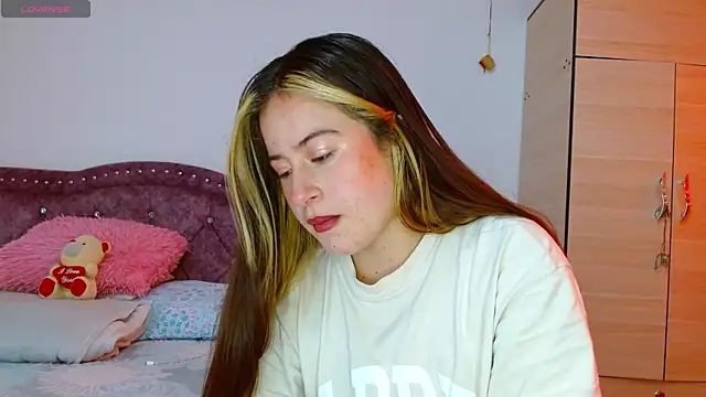 Snapshot of Hanssel_tess chatting on 17, 10, 2025 Hanssel tess online show from 17, 10, 2025