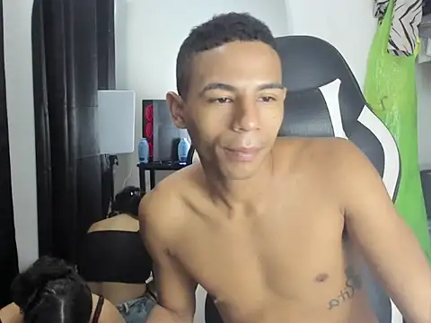 Snapshot of Baby_Latin chatting on 13, 11, 2025 Baby Latin online show from 13, 11, 2025