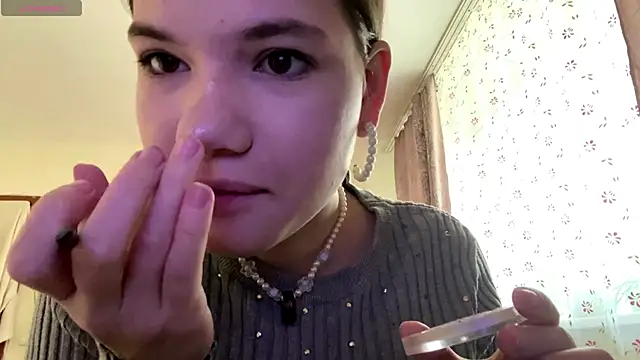 Snapshot of AlmetaBradicich chatting on 15, 10, 2025 AlmetaBradicich online show from 15, 10, 2025