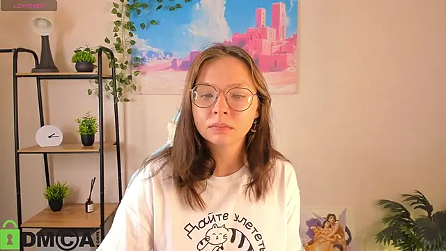 Nuura Moore online show from 29, 10, 2025