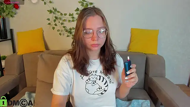 Nuura Moore online show from 29, 11, 2025