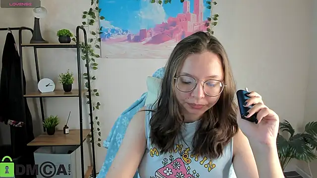 Nuura Moore online show from 10, 11, 2025