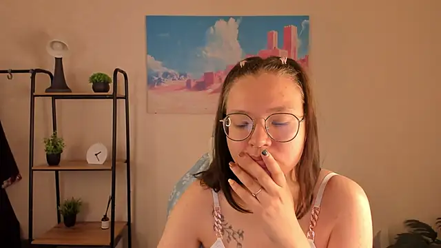 Nuura Moore online show from 22, 10, 2025