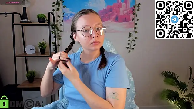 Nuura Moore online show from 14, 11, 2025