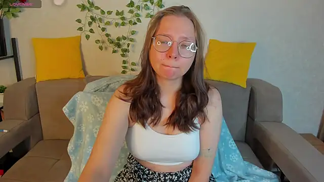 Nuura Moore online show from 1, 12, 2025