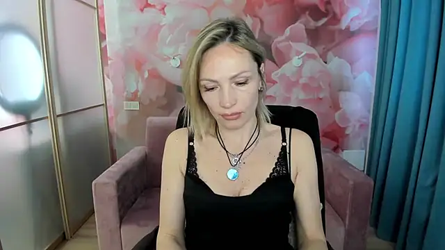 AlinaMoor online show from 25, 4, 2026