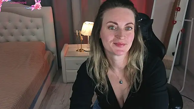 Snapshot of ocean_pleasure chatting on 9, 10, 2025 ocean pleasure online show from 9, 10, 2025
