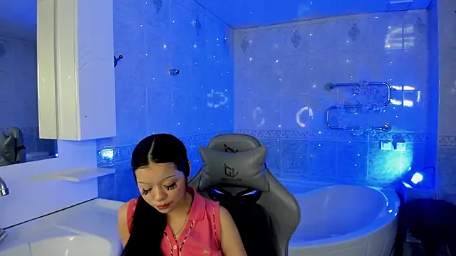 luvemily online show from 8, 10, 2025