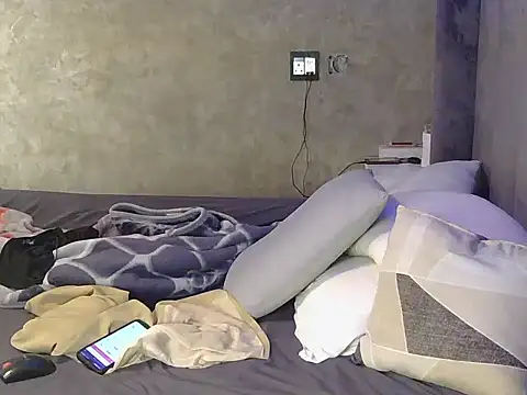 petite queenx online show from 8, 11, 2025