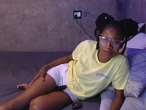 petite queenx online show from 28, 10, 2025