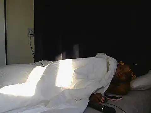 petite queenx online show from 9, 10, 2025