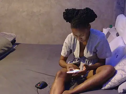 petite queenx online show from 13, 11, 2025