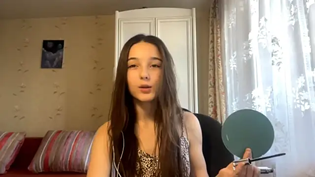 Snapshot of ZaidaKellner chatting on 11, 10, 2025 ZaidaKellner online show from 11, 10, 2025