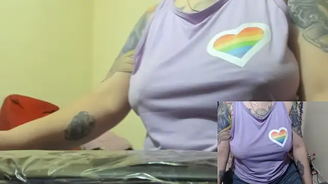 Lunabunnycreamy online show from 6, 2, 2026