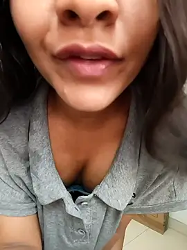 anshika0124 online show from 28, 11, 2025