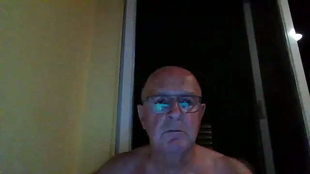 Snapshot of rudy-kralik chatting on 21, 12, 2025 rudy-kralik online show from 21, 12, 2025