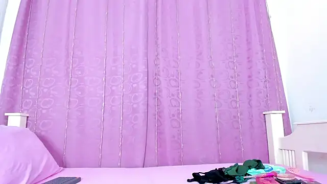 nahomy smiith online show from 30, 10, 2025