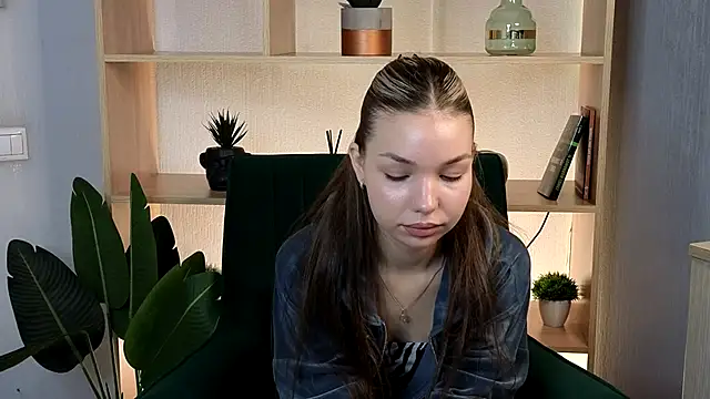 HanneloreTondreau online show from 7, 10, 2025