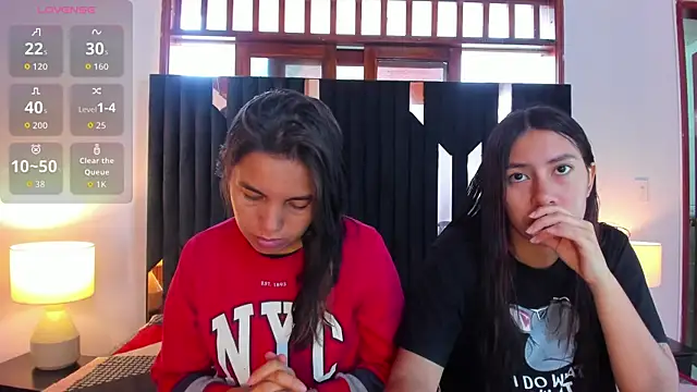 Sofy and Mia online show from 11, 11, 2025