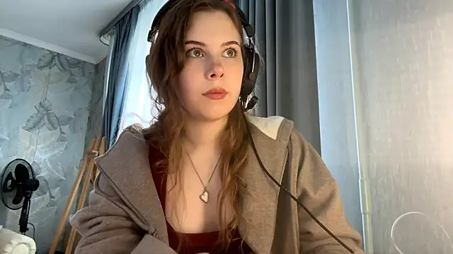 Snapshot of Leyla_Luna chatting on 10, 10, 2025 Leyla Luna online show from 10, 10, 2025