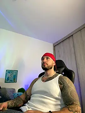 Snapshot of Dave-Max01 chatting on 13, 11, 2025 Dave-Max01 online show from 13, 11, 2025