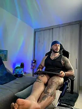 Snapshot of Dave-Max01 chatting on 20, 11, 2025 Dave-Max01 online show from 20, 11, 2025