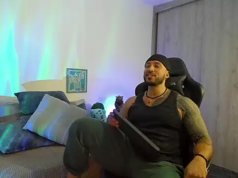 Snapshot of Dave-Max01 chatting on 7, 11, 2025 Dave-Max01 online show from 7, 11, 2025