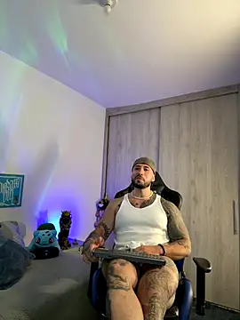 Snapshot of Dave-Max01 chatting on 12, 11, 2025 Dave-Max01 online show from 12, 11, 2025