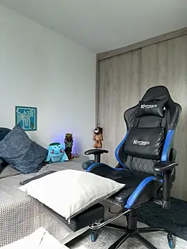 Snapshot of Dave-Max01 chatting on 16, 11, 2025 Dave-Max01 online show from 16, 11, 2025