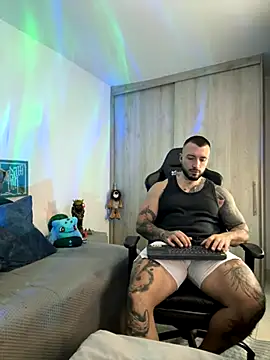 Snapshot of Dave-Max01 chatting on 19, 11, 2025 Dave-Max01 online show from 19, 11, 2025