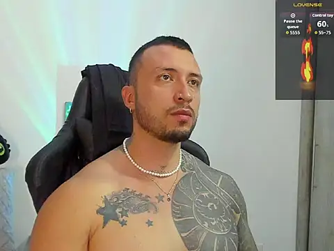 Snapshot of Dave-Max01 chatting on 18, 10, 2025 Dave-Max01 online show from 18, 10, 2025