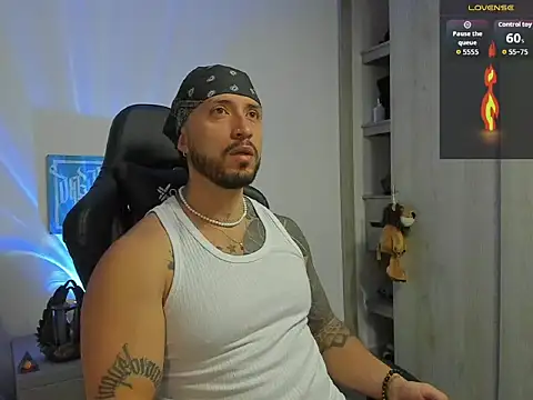 Snapshot of Dave-Max01 chatting on 10, 10, 2025 Dave-Max01 online show from 10, 10, 2025