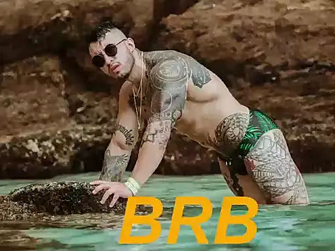 Snapshot of Dave-Max01 chatting on 17, 11, 2025 Dave-Max01 online show from 17, 11, 2025