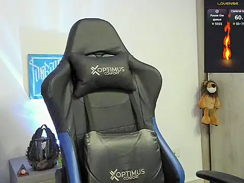 Snapshot of Dave-Max01 chatting on 9, 10, 2025 Dave-Max01 online show from 9, 10, 2025