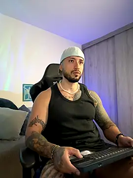 Snapshot of Dave-Max01 chatting on 10, 11, 2025 Dave-Max01 online show from 10, 11, 2025