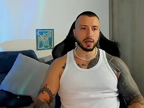 Snapshot of Dave-Max01 chatting on 8, 11, 2025 Dave-Max01 online show from 8, 11, 2025